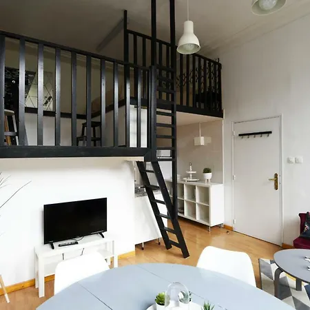 Apartment Charming Flat At The Heart Of - Welkeys